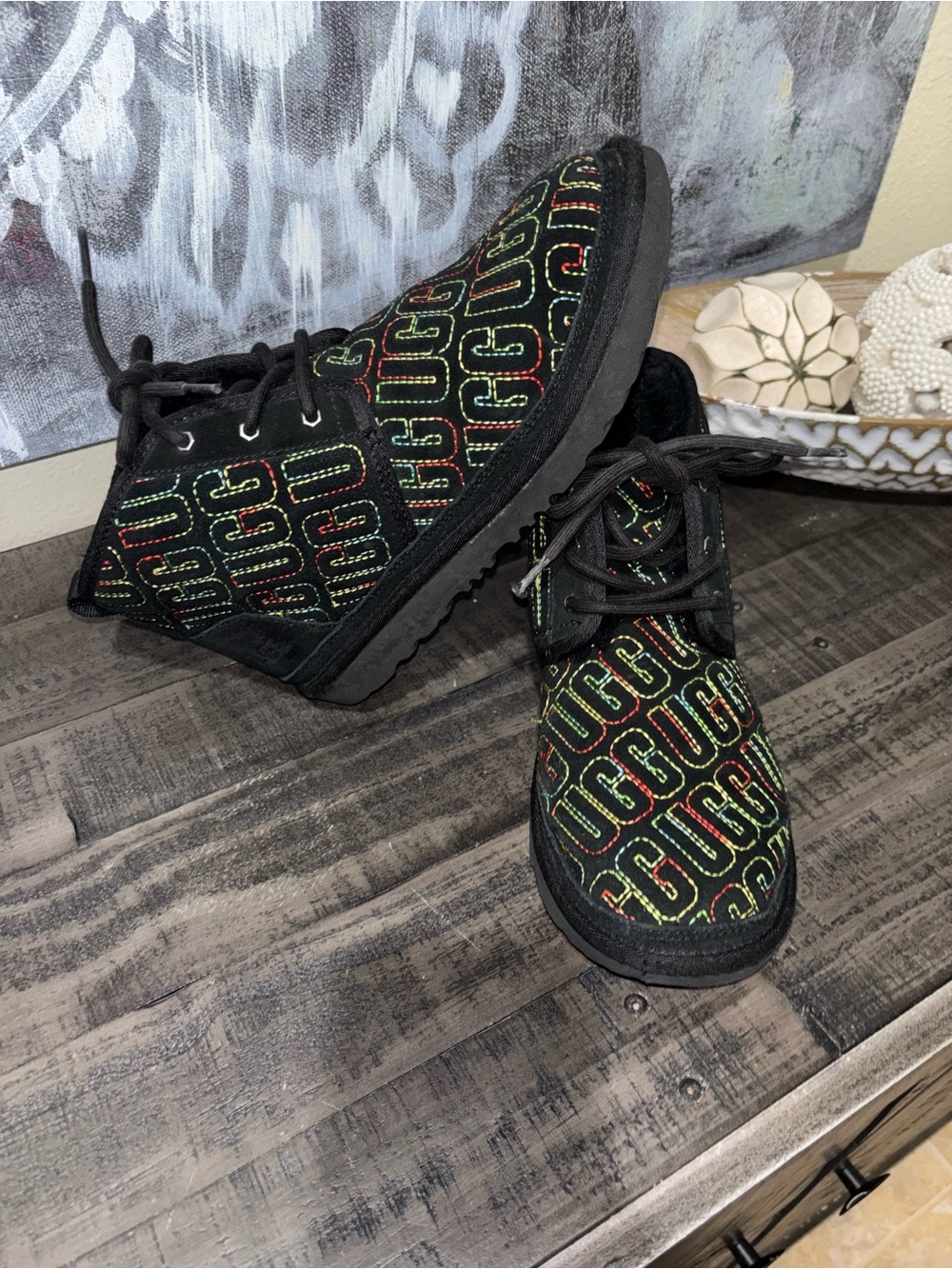 UGG Kids' Neumel II Graphic Stitch boots SZ 6